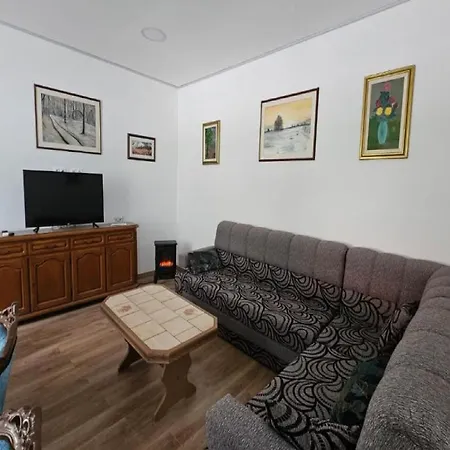 Apartman Gracac Apartment *
