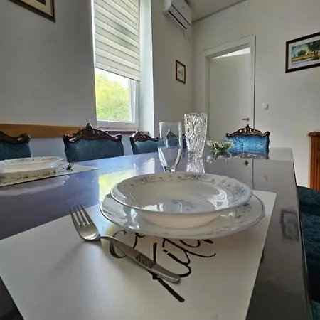 Apartman Gracac Apartment
