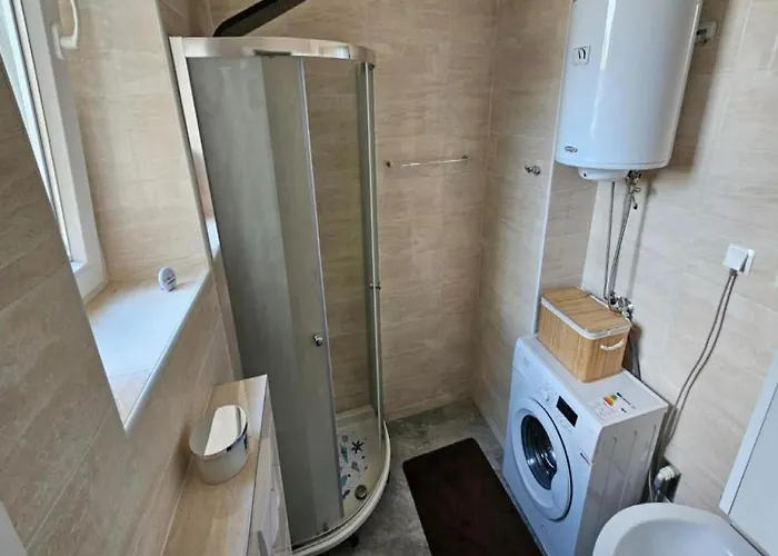 Apartman Gracac דירה *