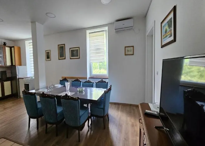 Apartman Gracac דירה *