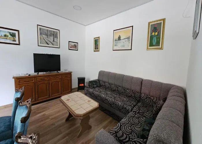 Apartman Gracac דירה *