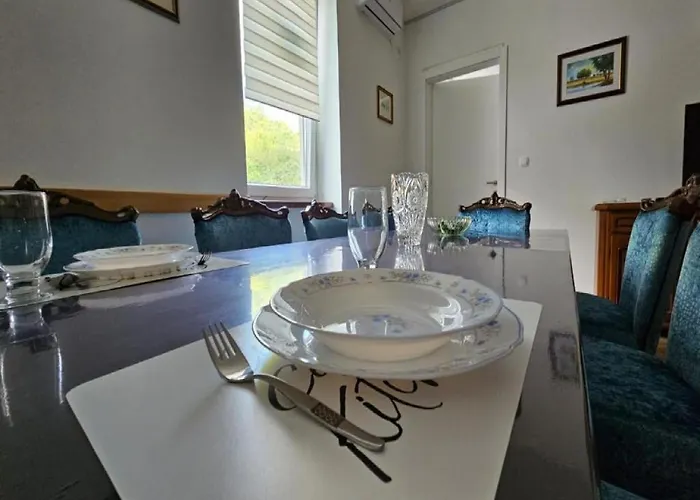 Apartman Gracac דירה